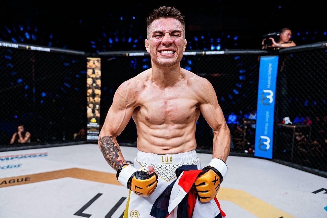 Roy ganó en el primer asalto de su última pelea