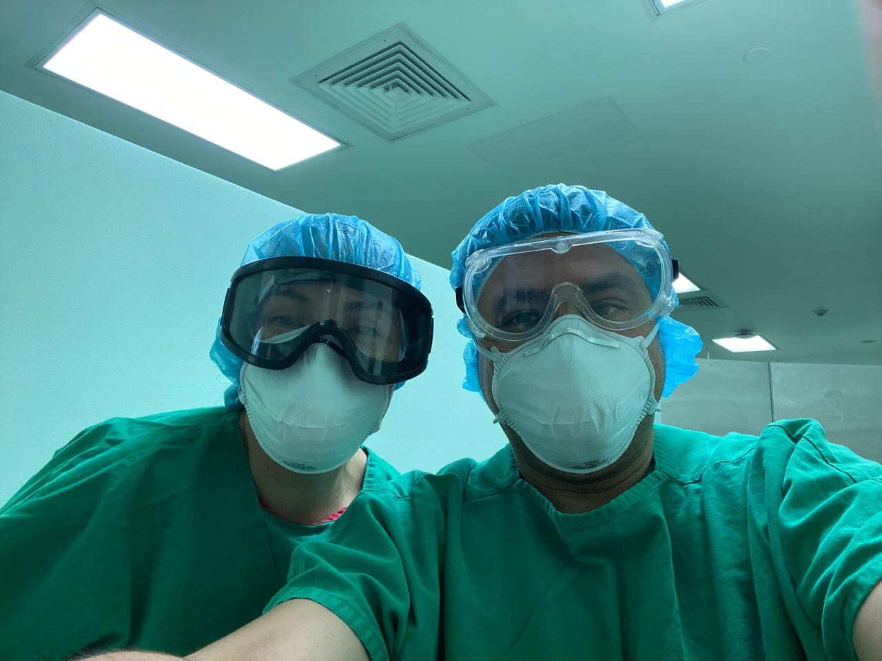 El hospital San Juan de Dios informó que este martes, al ser las 9.48 a.m., llevó a cabo con éxito la segunda cesárea de una madre positiva por Covid-19. La niña se llama Emma y es de Alajuelita.