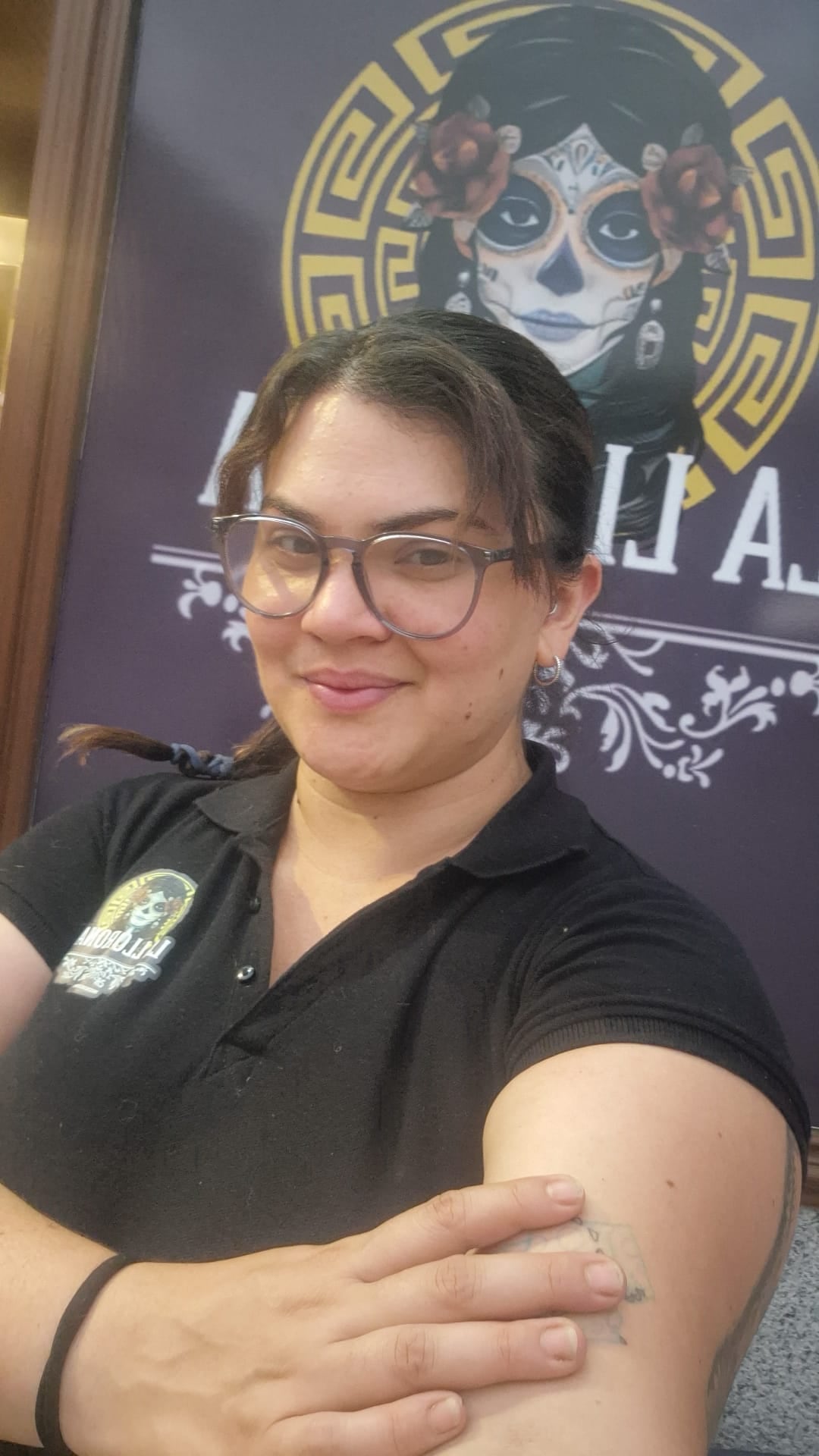 Elizabeth Badilla Segura tiene 34 años, vive en España en donde el año pasado abrió un restaurante de comida mexicana al cual le está yendo muy bien. El restaurante está en Alcázar de San Juan en Ciudad Real y se llama La Llorona en honor a la cantante tica Chavela Vargas.