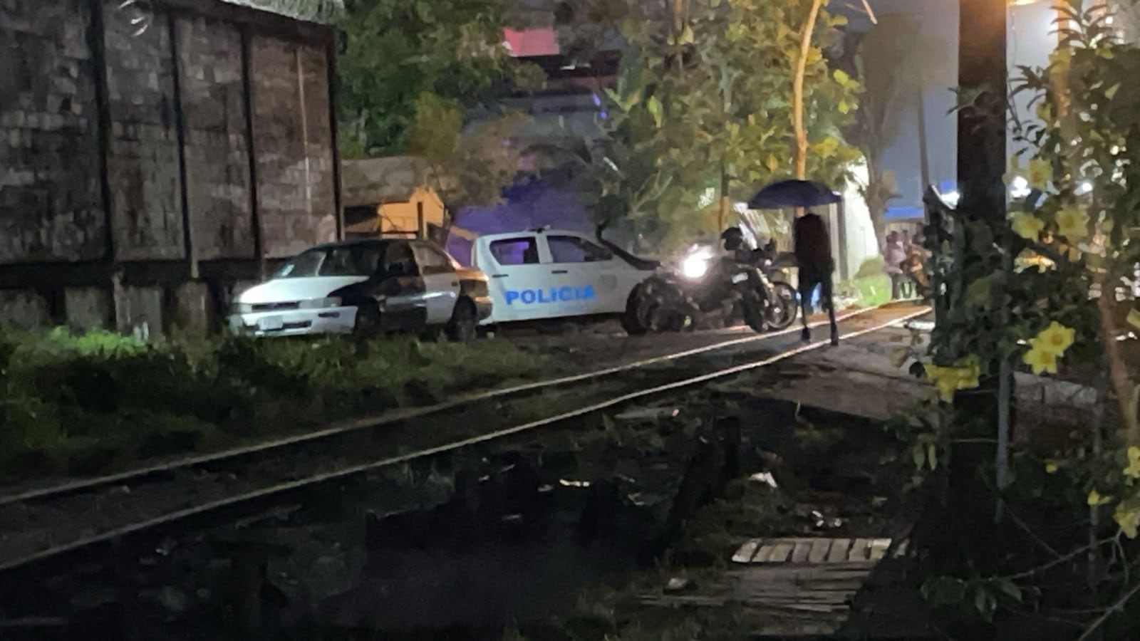 Seis personas habrían resultado heridas en el ataque armado. Foto Noticias Limón.