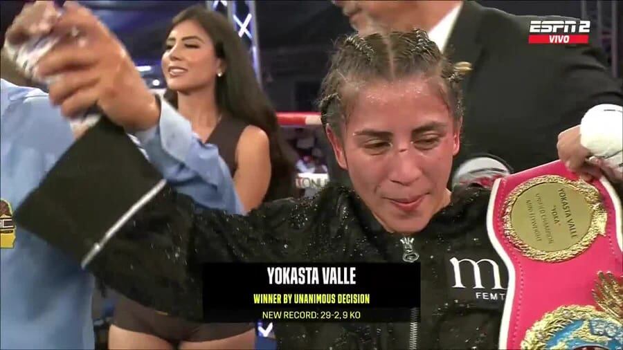 Los Angeles pelea Yokasta Valle, María Micheo Santizo