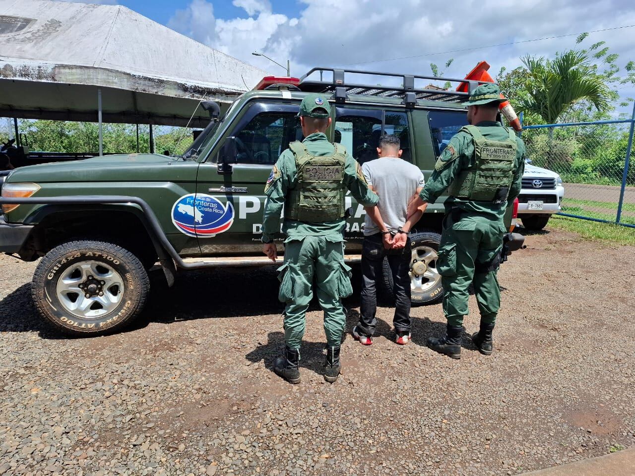 Hombre detenido por ofrecer soborno a policías para comprarse unos fresquitos