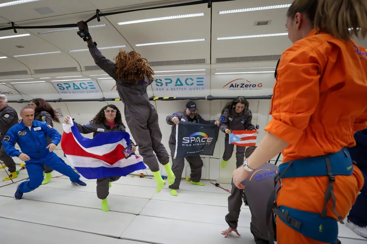 Fiorella Arias, ingeniera en Biotecnología graduada del TEC, llevó a gravedad cero, cultivos y el orgullo tico a un vuelo de práctica espacial con microgravedad en Francia
