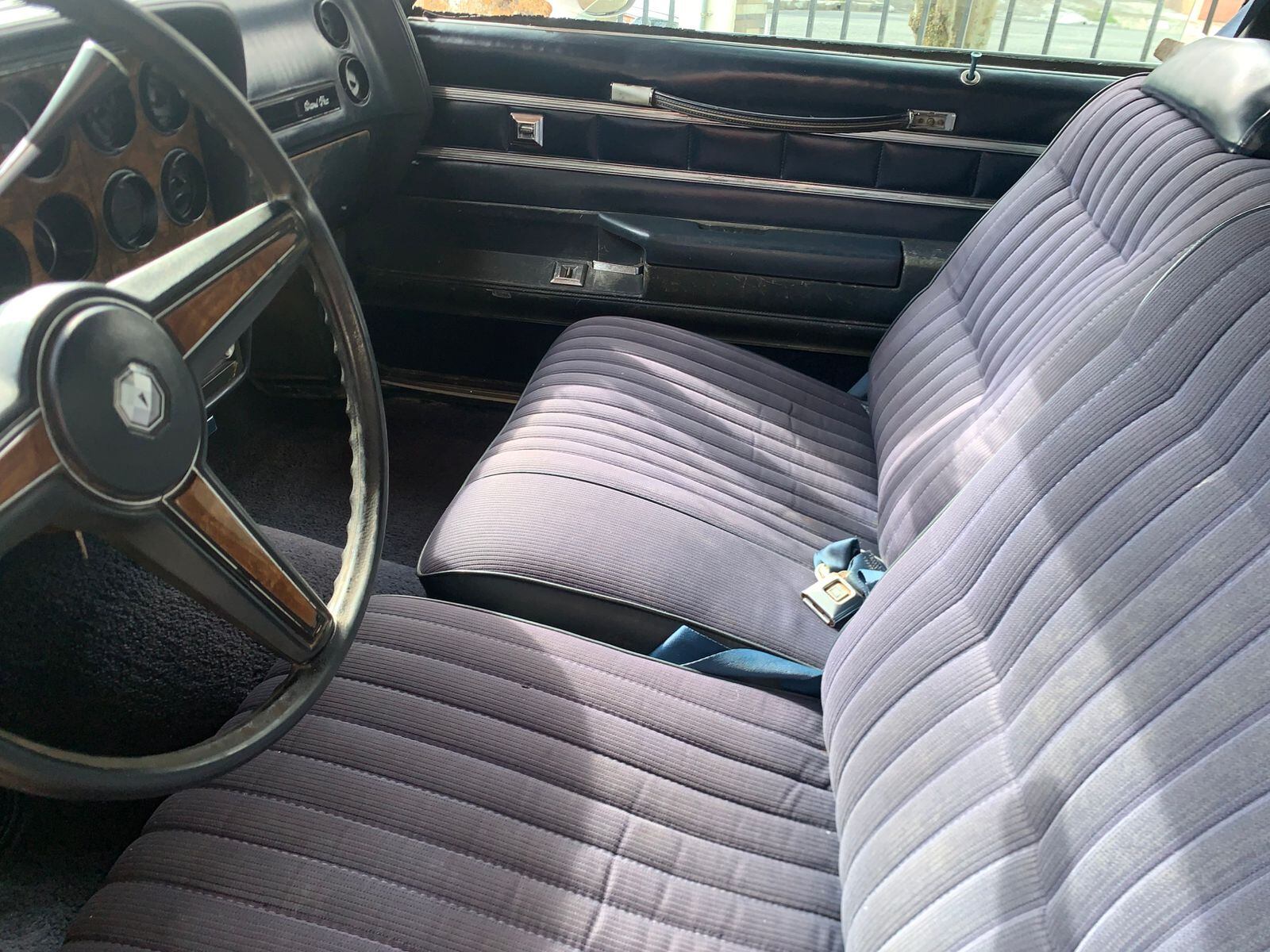 Este Pontiac Grand Prix del año 82 es la adoración de Silvia y Luis Roberto Aguilar. Cortesía.