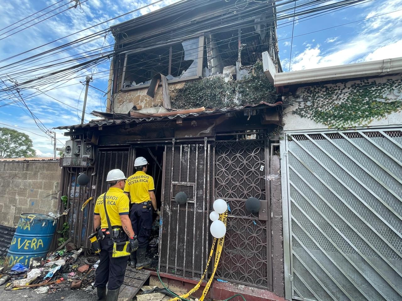 Incendio en San Juan de Dios de Desamparados, en este sitio murieron Marilyn Chacón Mora, de 33 años, y sus tres hijos: Kendall, de 11 años; Keylor, de 6, y Kristtel, de 3 añitos. Fotos: Silvia Coto, La Teja
