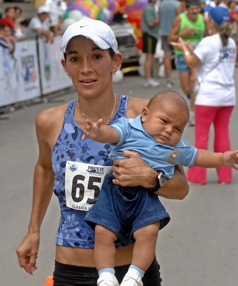 Mónica Vargas, atleta costarricense sigue luchando para demostrar que sí puede competir a nivel élite, pese a su edad. Cortesía.