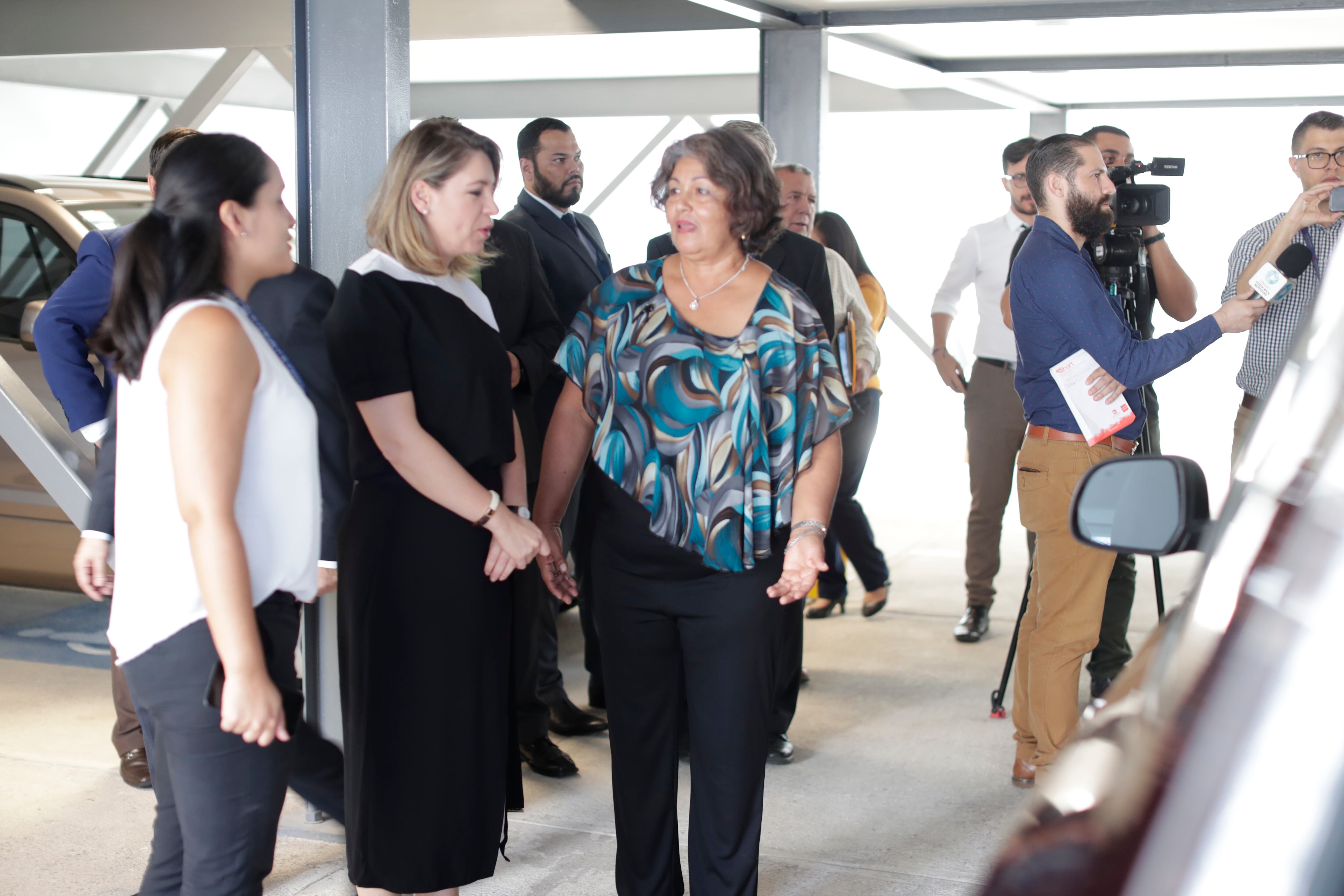 05/08/2019,San José, Consejo de Transporte Público, la primera dama de la República junto con encargados del Consejo de Transporte Publicó hacen la presentación de el primer taxi eléctrico que va a funcionar en Pérez Zeledón. Fotografía José Cordero