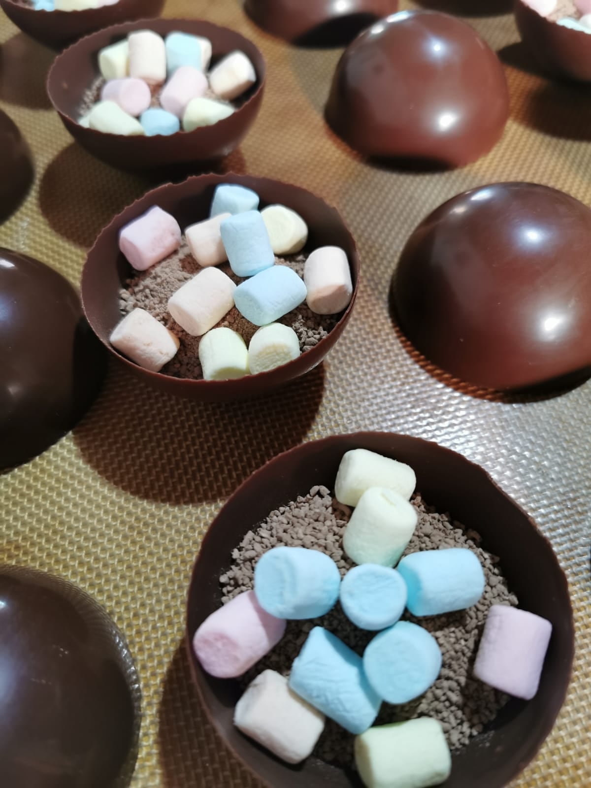 Aprenda hacer chocobombas esta Navidad (Foto cortesía de Lilis Bake Shop)