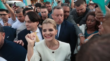 Docentes jubilados exigen frenar recortes tras la victoria de Laura Fernández