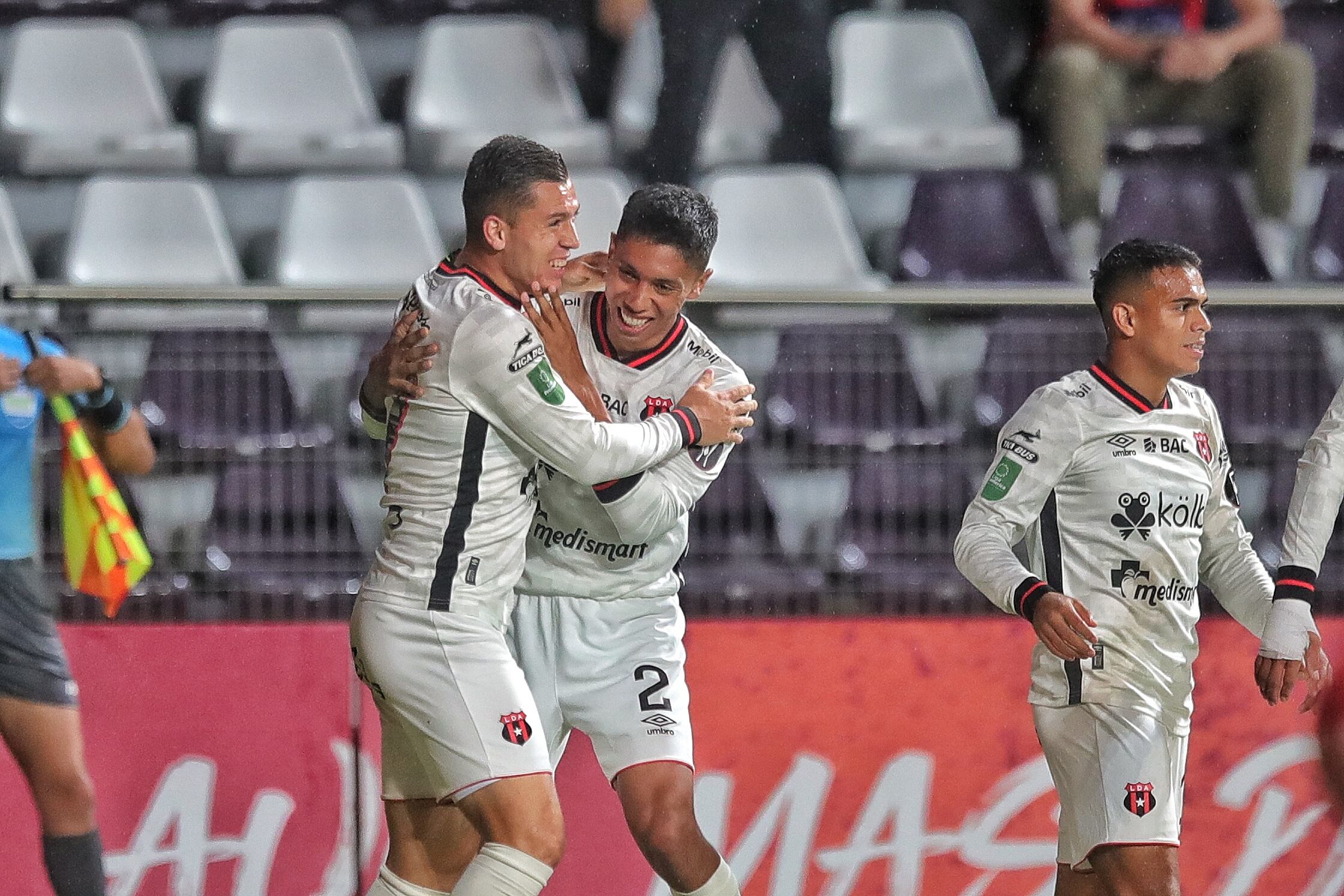 25/10/2023/ Juego entre el Club Sport Herediano vs Liga Deportiva Alajuelense por la copa centroamericana de CONCACAF en el estadio Ricardo Saprissa / Foto John Durán