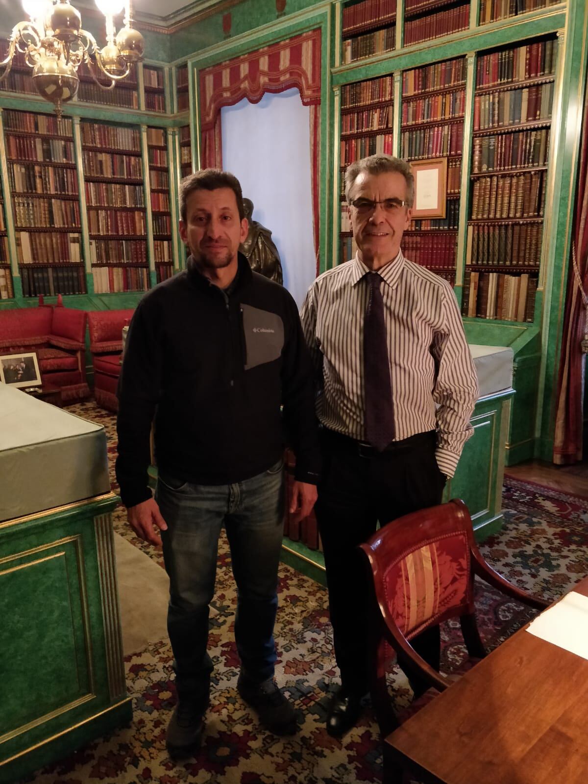 Hugo Marín Brenes visitó el Archivo de la Casa de Alba, ubicado en el Palacio de Liria en Madrid, en 8 de enero de 2019. En la foto junto al director del archivo, José Manuel Calderón.