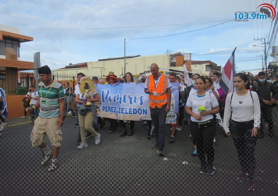 Poco más de 200 romeros de Pérez Zeledón llegaron este 1 de agosto, a eso de las 7 de la mañana, a la basílica de nuestra señora de Los Ángeles en Cartago, después de caminar 130 kilómetros durante 4 días.
