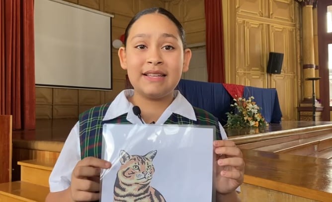 Este viernes 17 de mayo del 2024, más de un millón de estudiantes del país ejercerán el derecho al voto en las elecciones estudiantiles 2024. La Escuela Buenaventura Corrales de San José fue un ejemplo. En la foto, Abigail Zúñiga Méndez, candidata a presidenta por el partido Flopa.