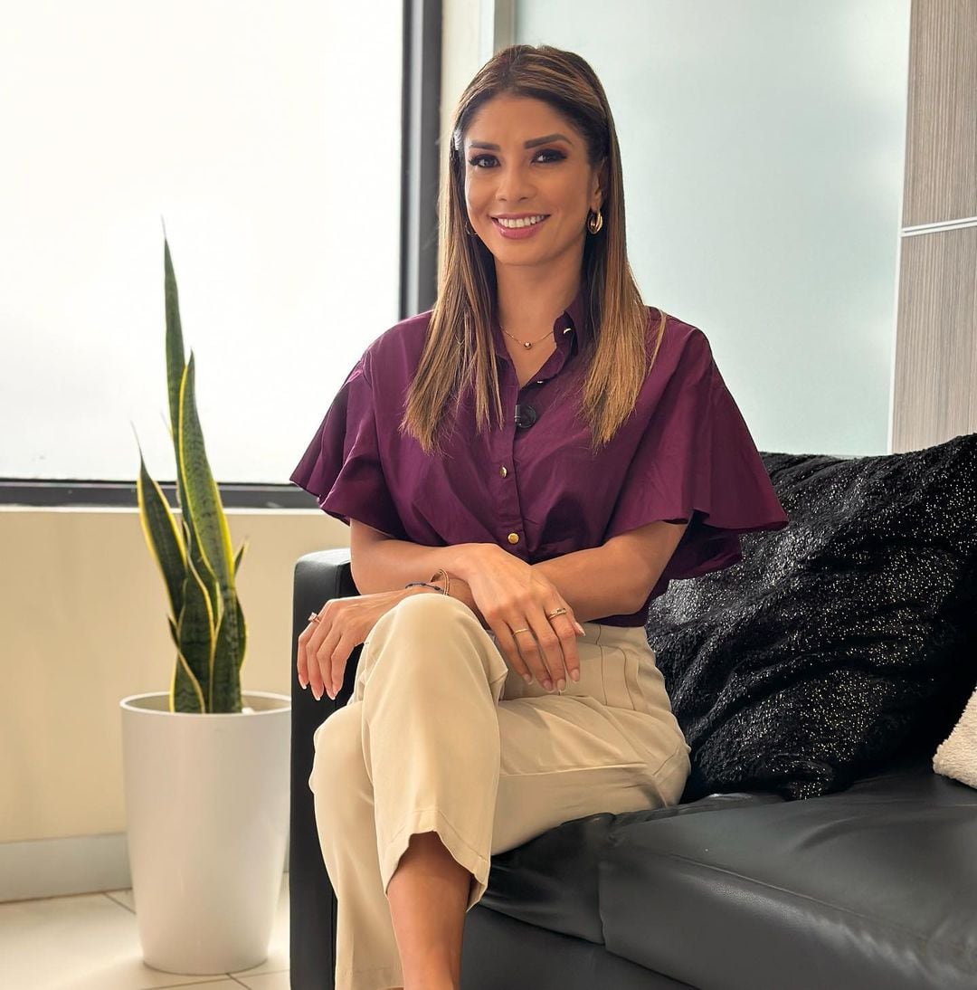 Periodista Paula Brenes, de canal 8 de Multimedios.