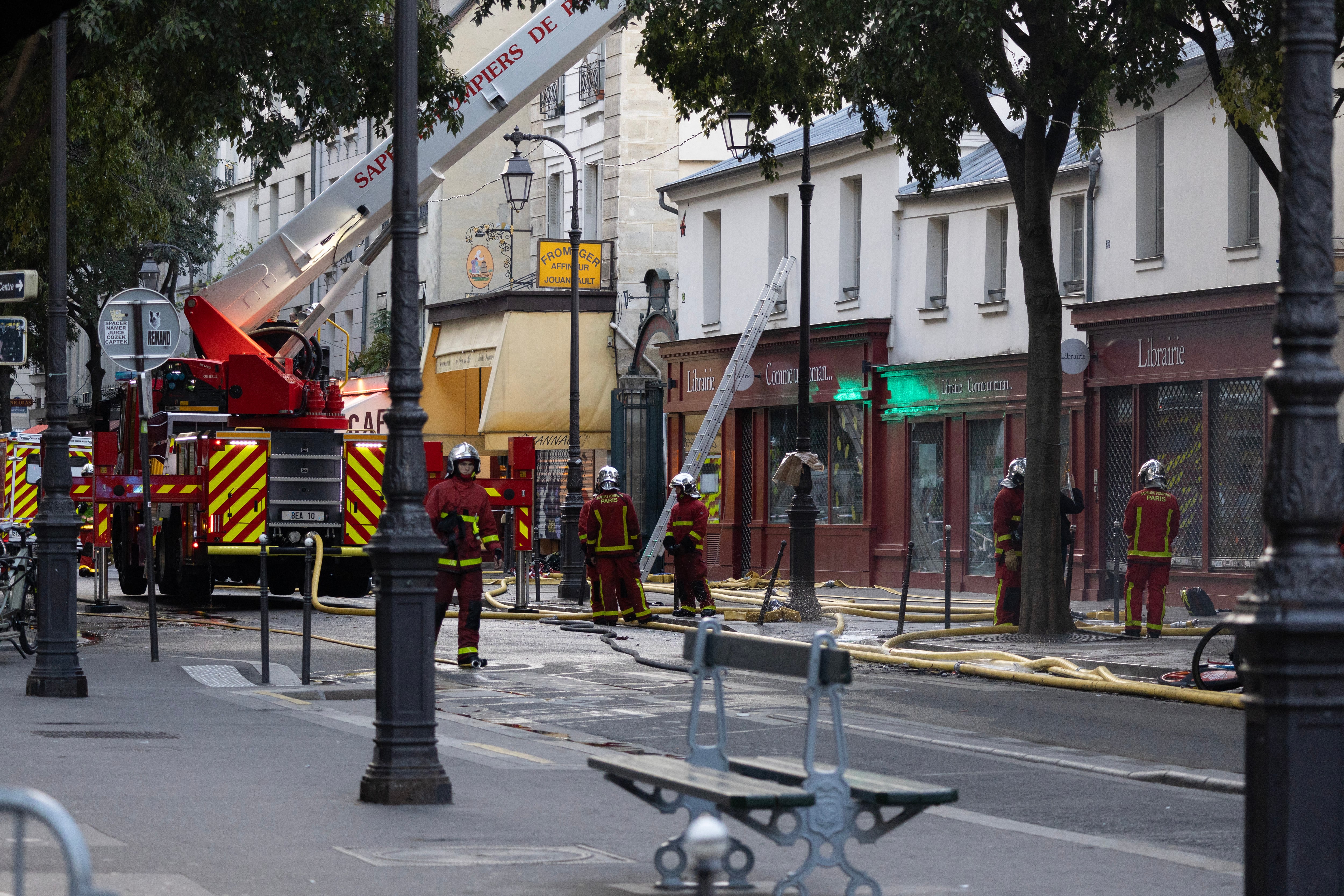 Huérfanos vestidos de rojo, Francia.