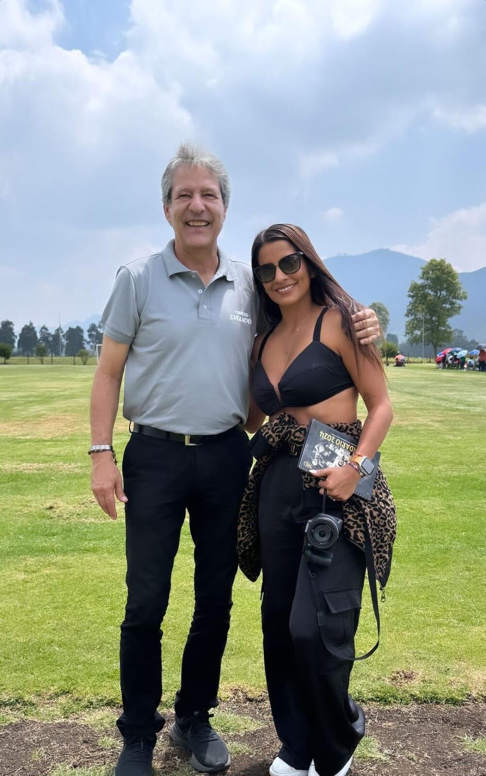 El entrenador colombiano Carlos Restrepo compartió con Stacy Montero, esposa de David Guzmán y con Niko, el hijo mayor del volante del Saprissa.