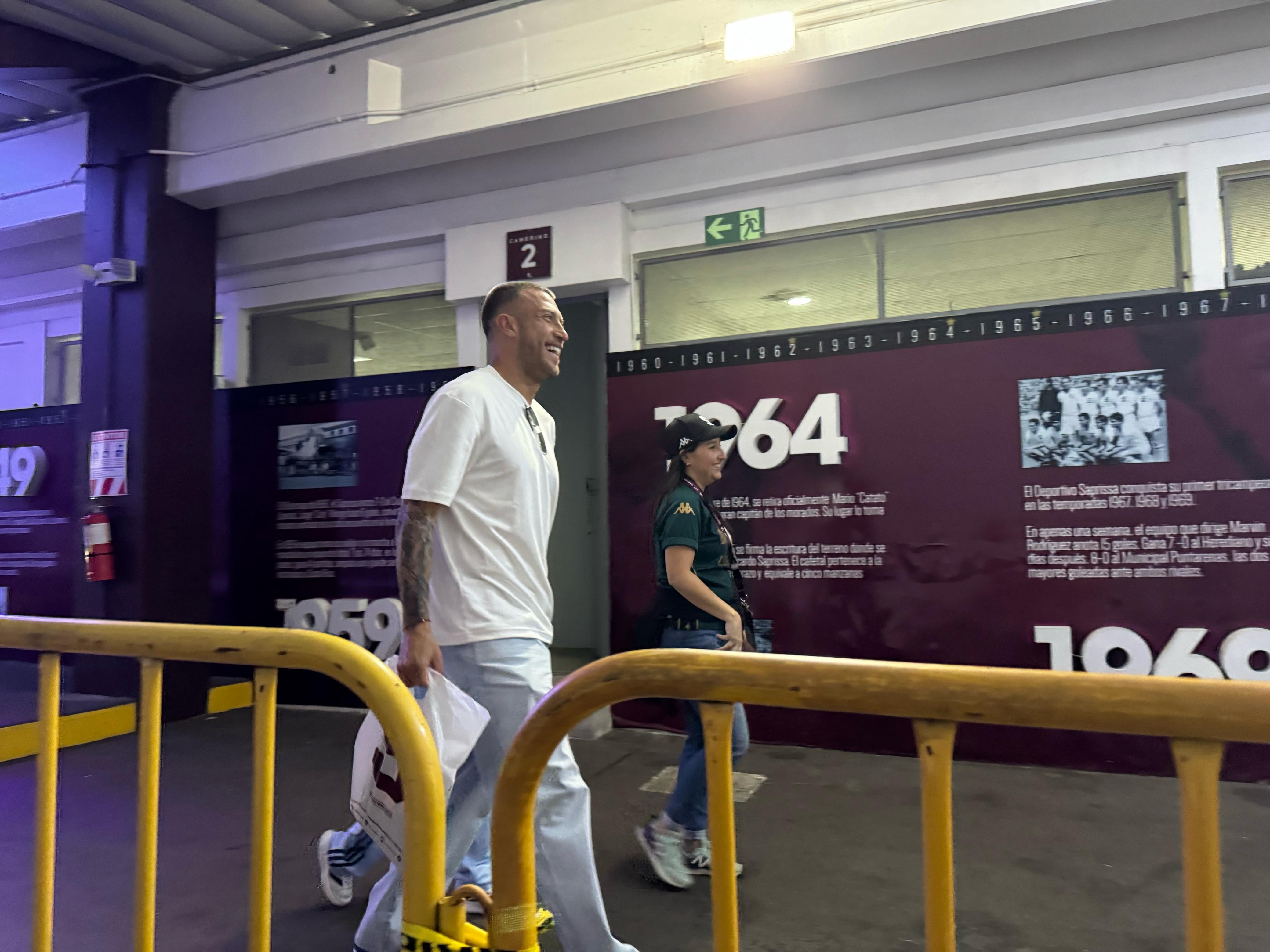Francisco Calvo asistió al partido entre Saprissa y Sporting y habló con los medios.