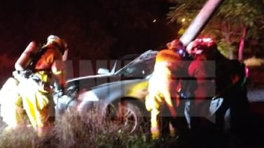 Joven muere tras chocar contra un poste durante la madrugada en Caldera