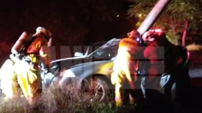 Un joven de apellido López, de 22 años, perdió la vida al chocar contra un poste en Caldera, Esparza, Puntarenas. Foto: ANI