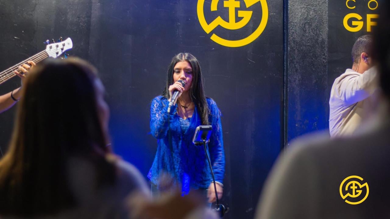 Stephanie Quirós González y su familia.