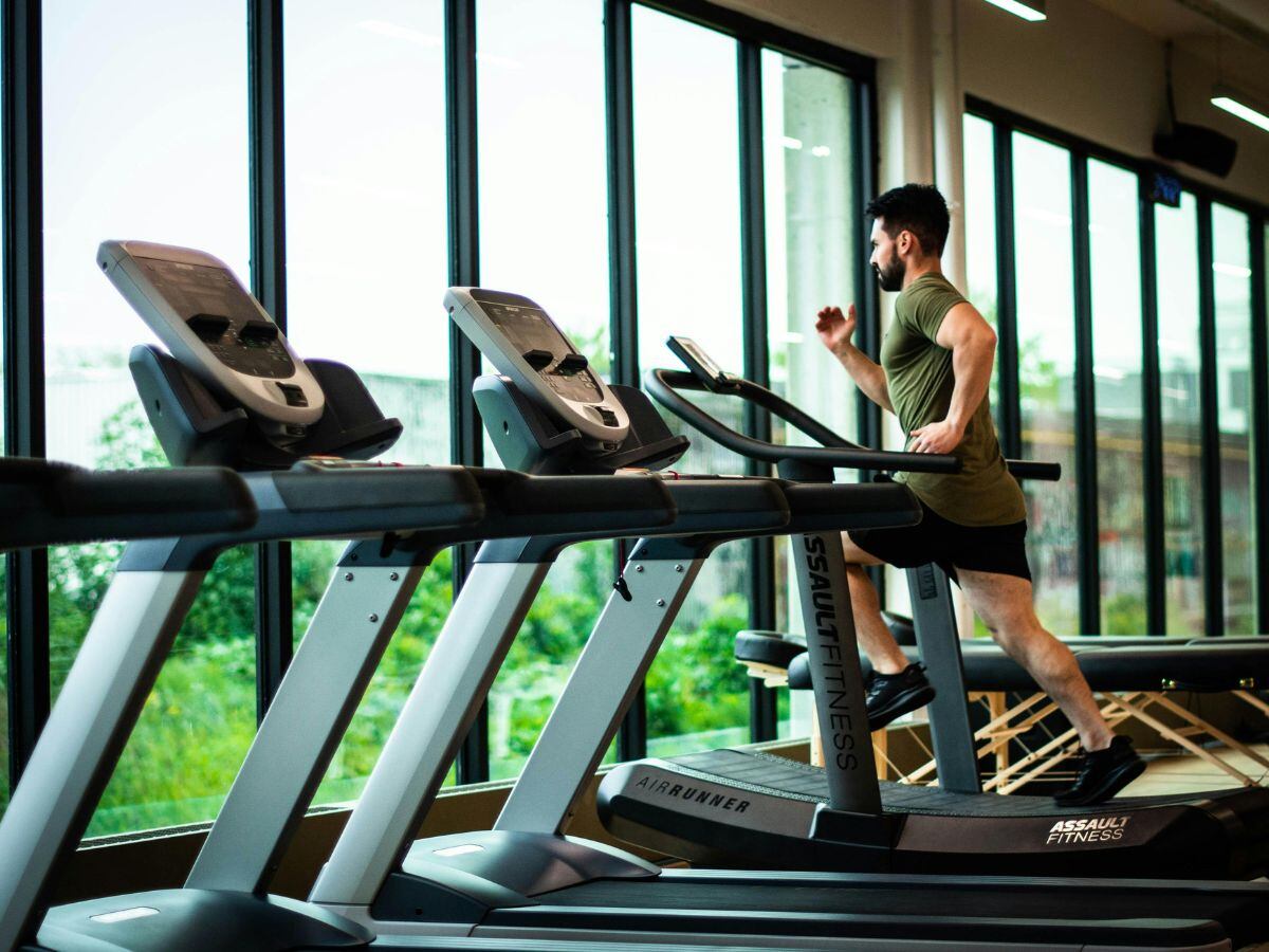 ¡No se le olvide el cardio! Es uno de los ejercicios más importantes para la buena salud. Foto: William Choquette/Pexels.