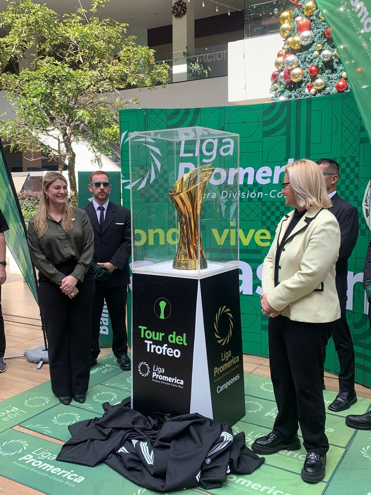 Unafut presentó nuevo trofeo