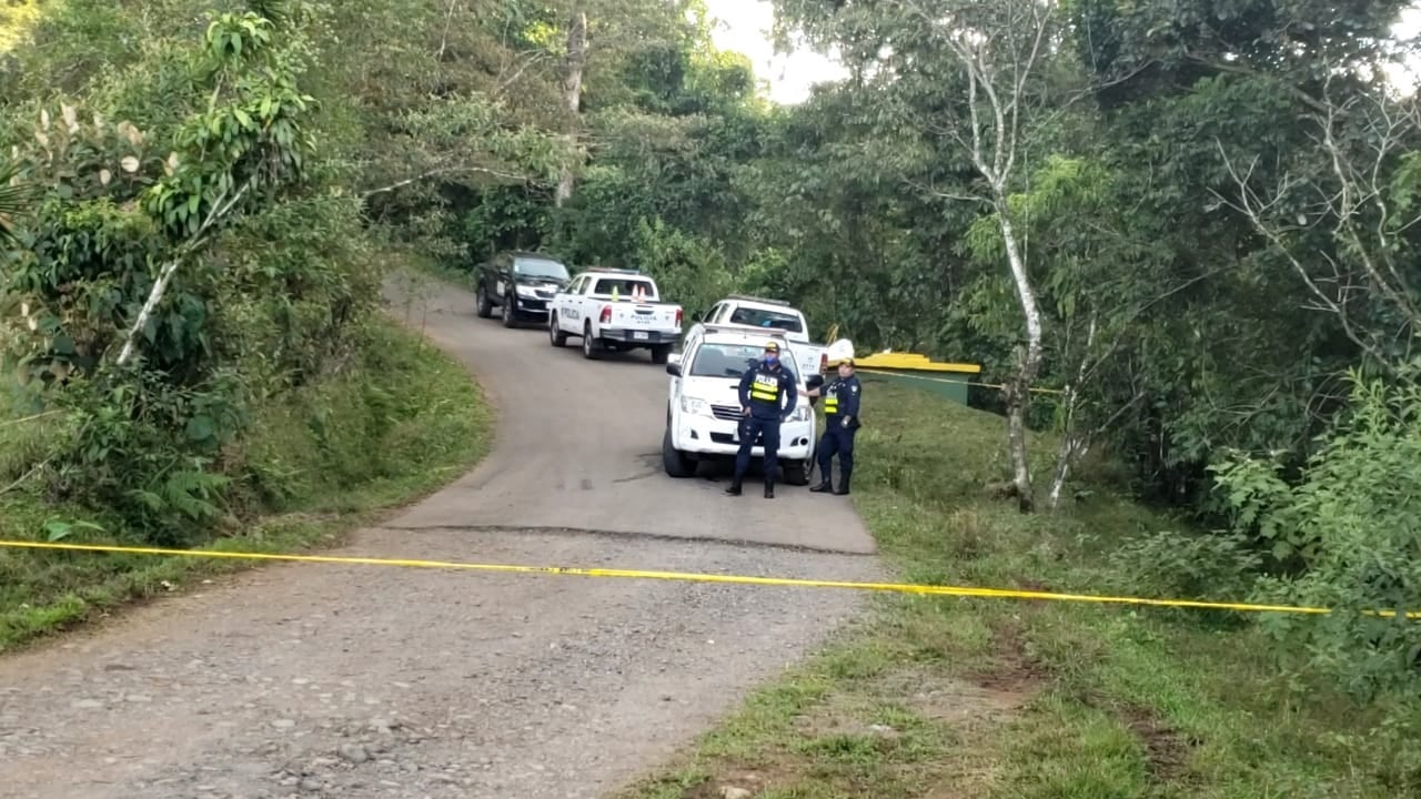 Niño halla cuerpo de hombre asesinado y quemado en San Carlos. Foto Edgar Chinchilla.