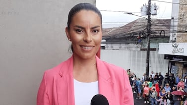 De la belleza a los micrófonos: Xinia Ramírez cumple su sueño en Deportes El Cazador