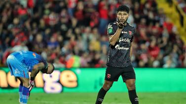 Johan Venegas regresó con la pólvora encendida y hasta con un regalito para su mamá