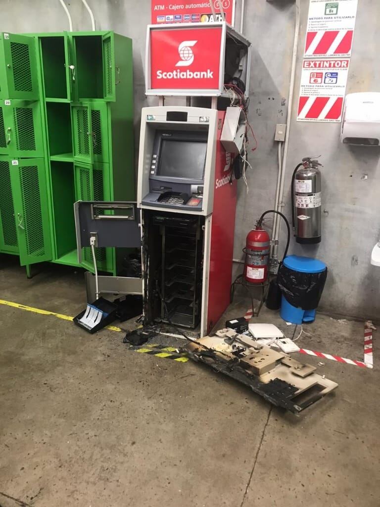 Delincuentes asaltan Maxi Palí en Puntarenas y amenazan de muerte a familia de guarda. Foto Andrés Garita