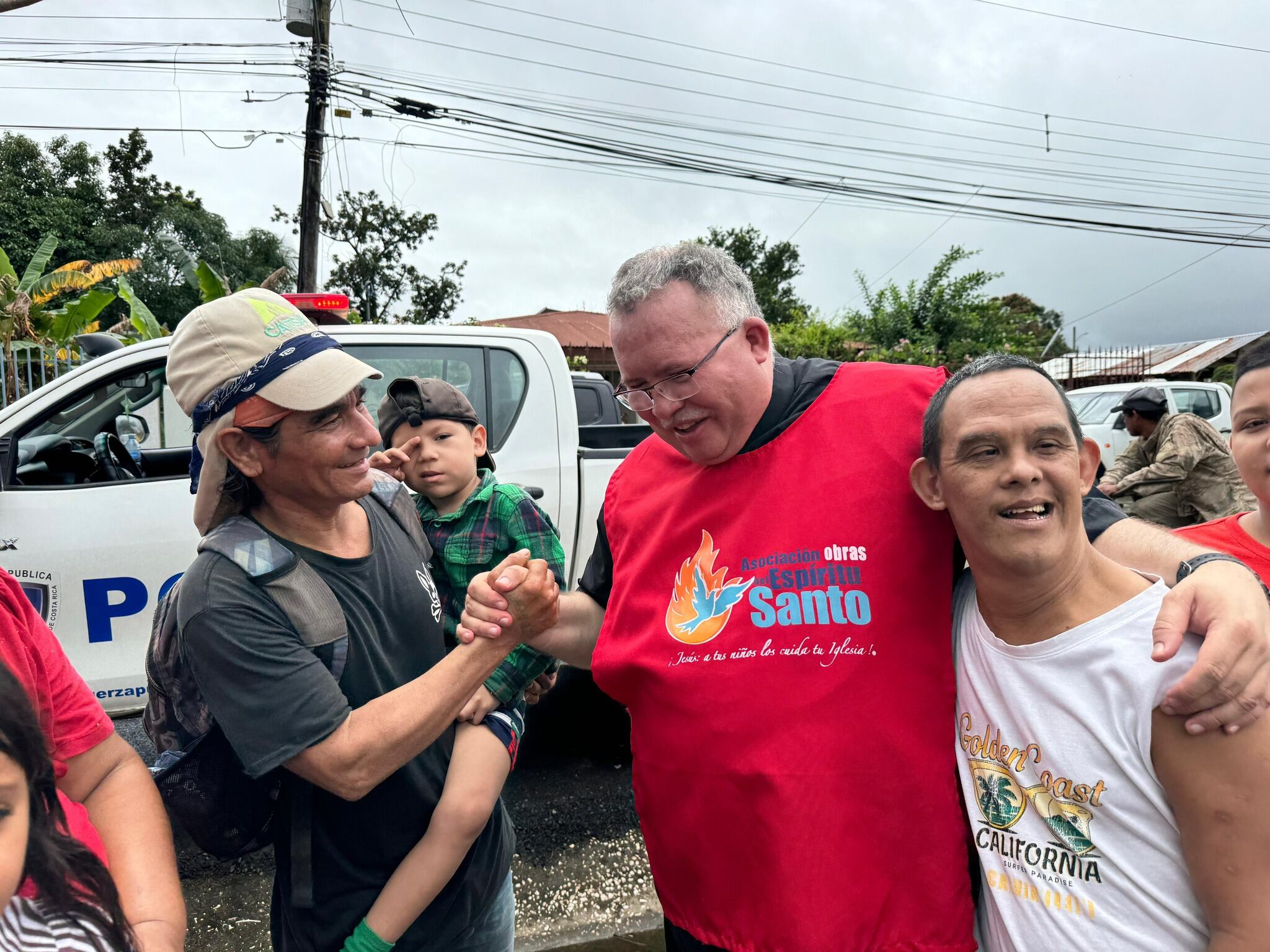 Padre Sergio Valverde está en Guanacaste ayudando a los afectados por las lluvias