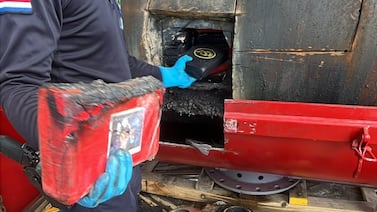 Escáner delató algo extraño en un cilindro de hierro y policías descubrieron 550 kilos de cocaína