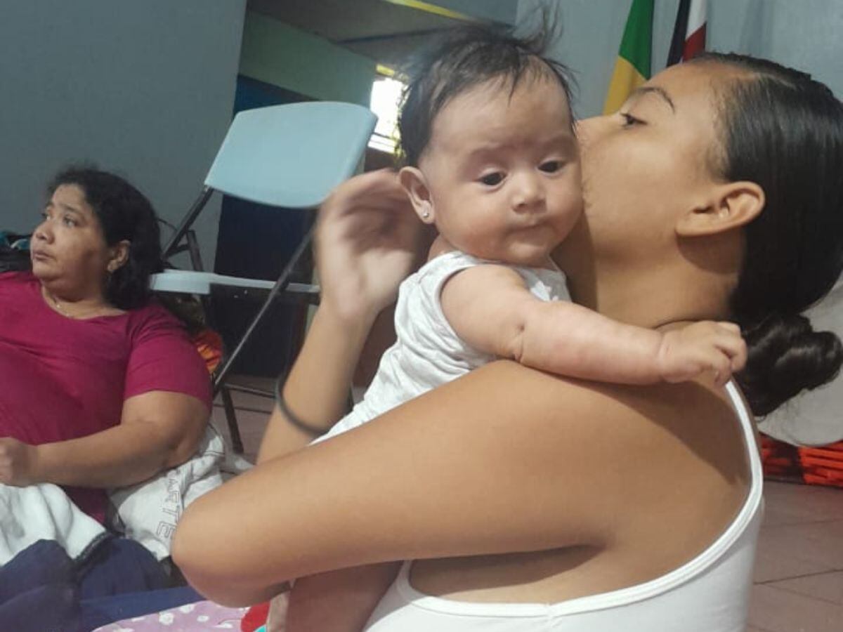 La familia de María de los Ángeles espera que las lluvias no empeoren y dañen más su casa. Foto: Cortesía.