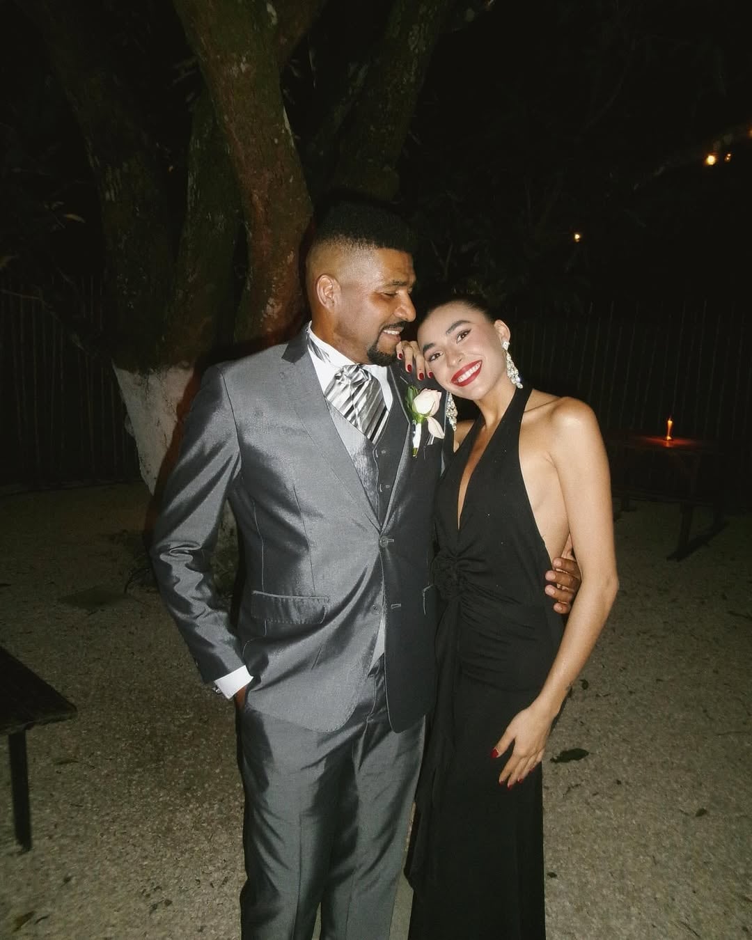 Kiki Berry entregó a su papá Austin Berry quien se casó este jueves a 10 años de haberse divorciado de Glenda Peraza