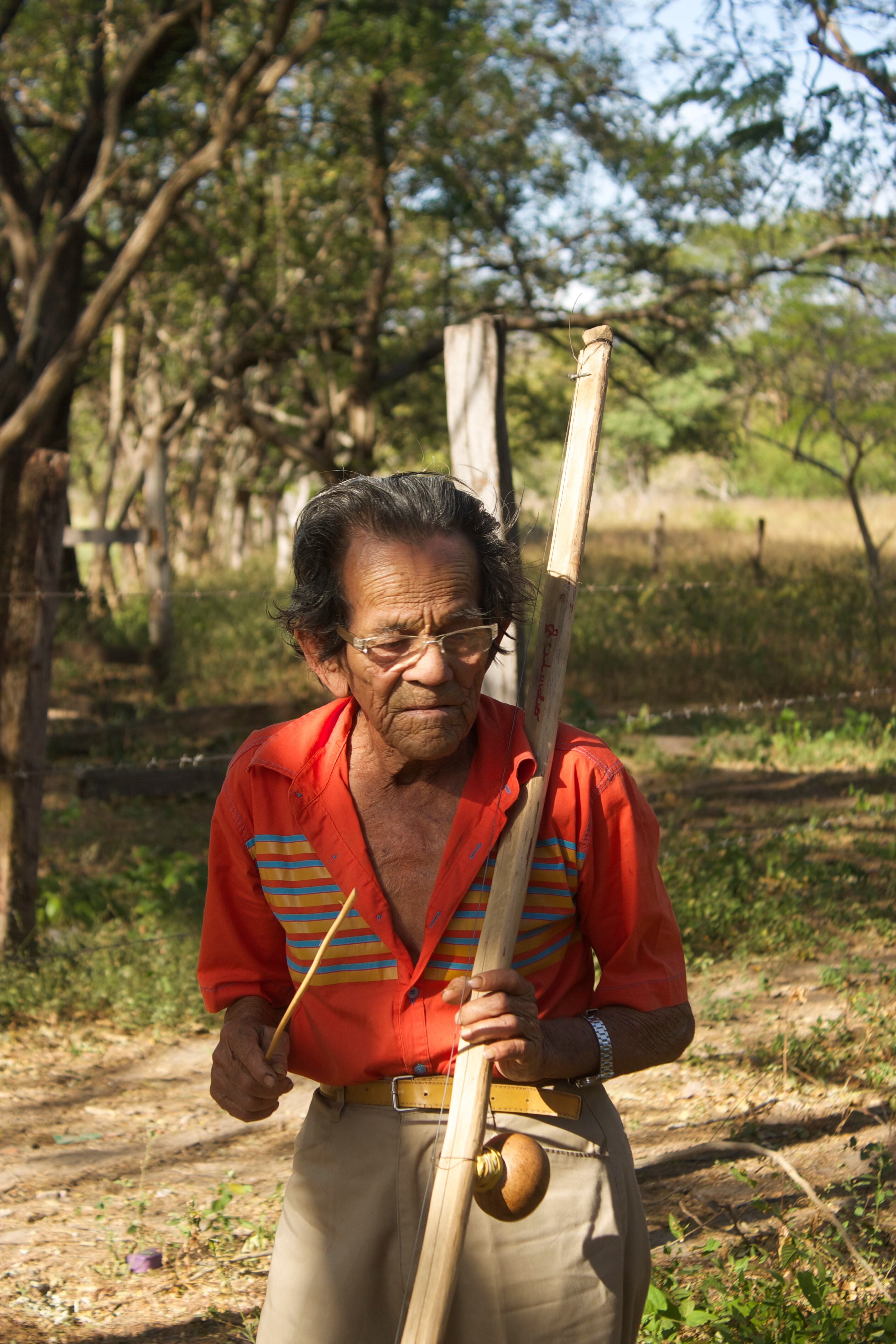 El quijongo guanacasteco goza de buena salud. En la foto don Eulalio Guadamuz, quijonguero de Bagaces.