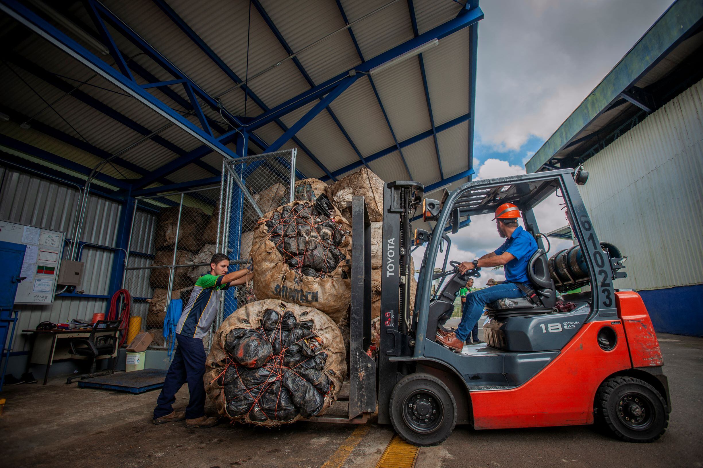 Nuestros mares y ríos se salvaron de 4.650 toneladas de residuos porque la empresa FIFCO recicló más del 100% de sus envases.