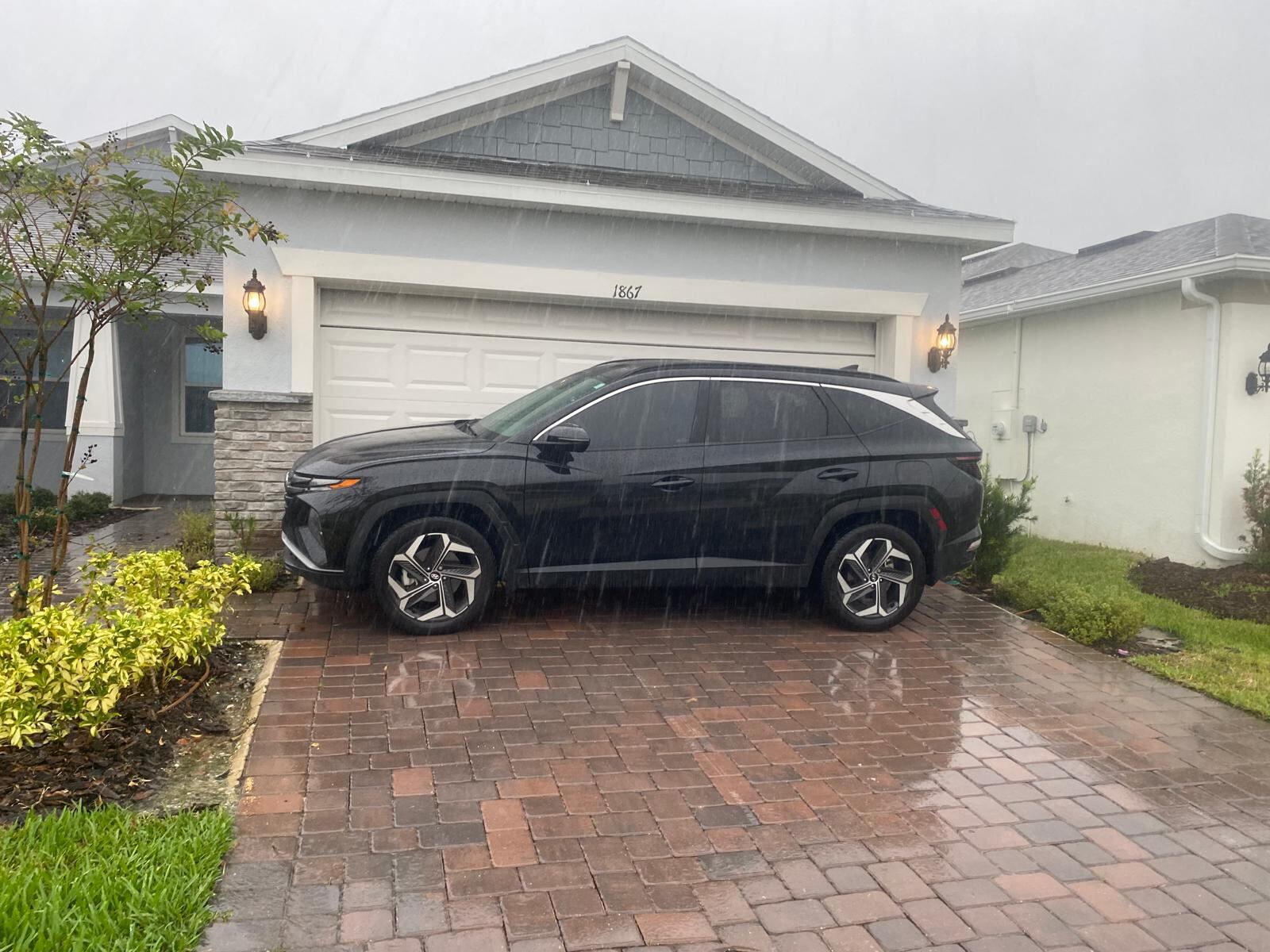 Don Jorge “Coco” Garro, asegura que por donde él vive el huracán Milton solo pasará en categoría 2 y por eso no evacua.