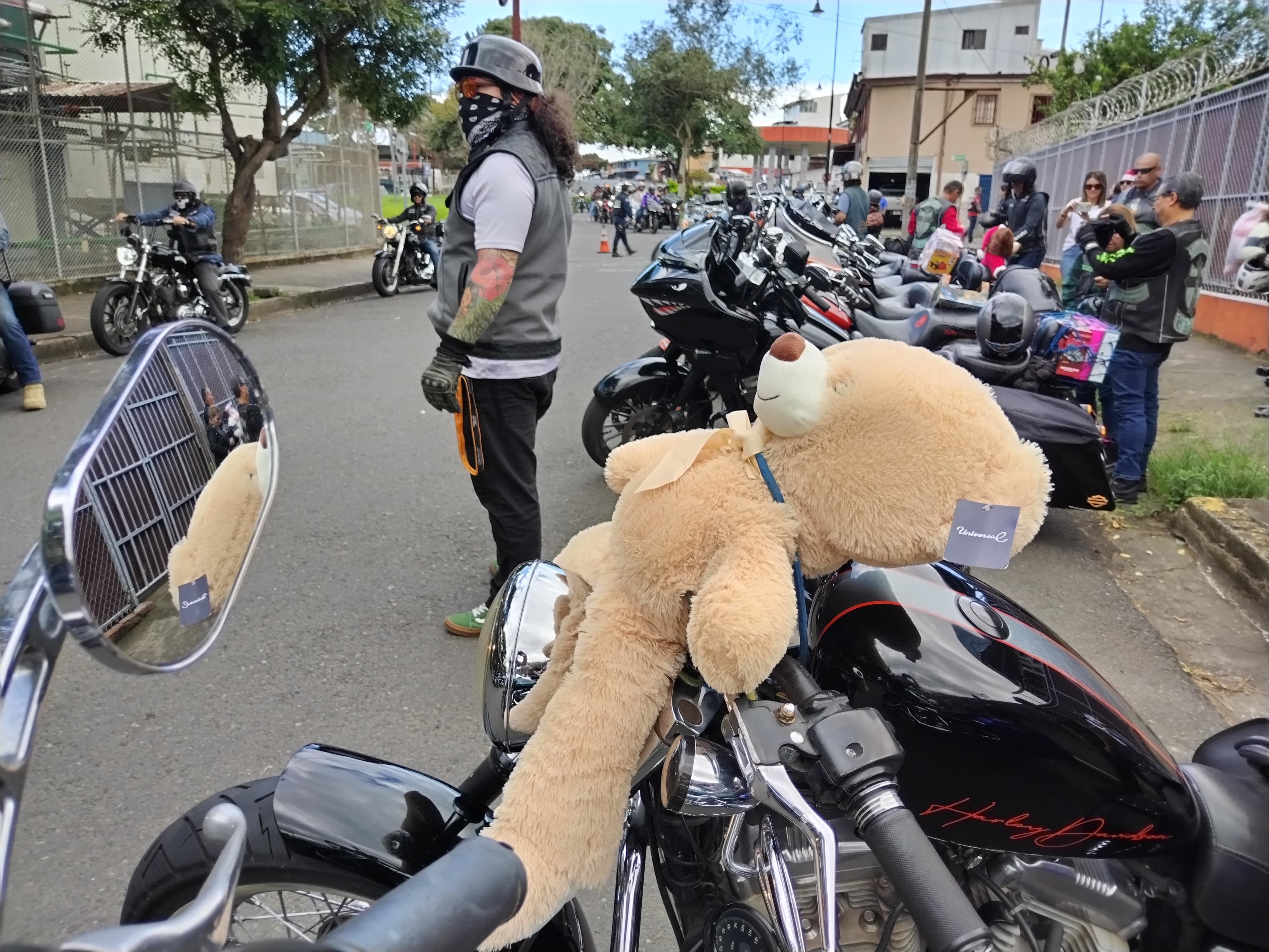 El evento anual llamado “Costa Rica Toy Run” organizado por la Asociación Costarricense de Motoclubes en colaboración con Ruta 27 by Globalvia, ha sido una tradición que une a motociclistas y comunidades para brindar un día inolvidable a los niños en situación de vulnerabilidad.