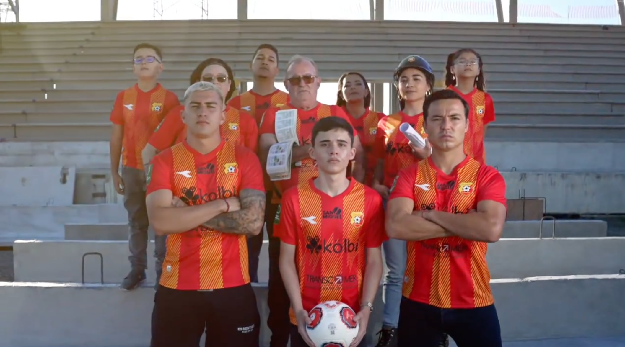 De esta forma Herediano presentó su nueva camiseta a la afición.