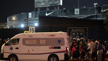 ¡Tragedia en el fútbol de Perú! Un muerto y decenas de heridos previo al clásico