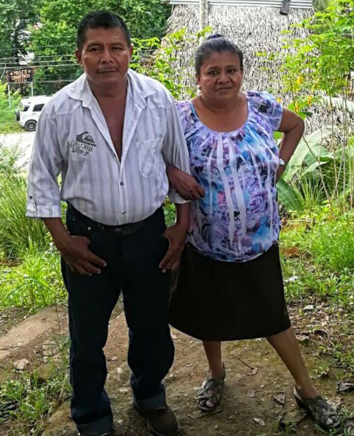 José Ramón Rojas Rojas junto a su esposa María Dinorah Rojas González. Él desapareció en el río grande de Térraba el 20 de agosto del 2025. Foto: Kenneth Rojas para La Teja