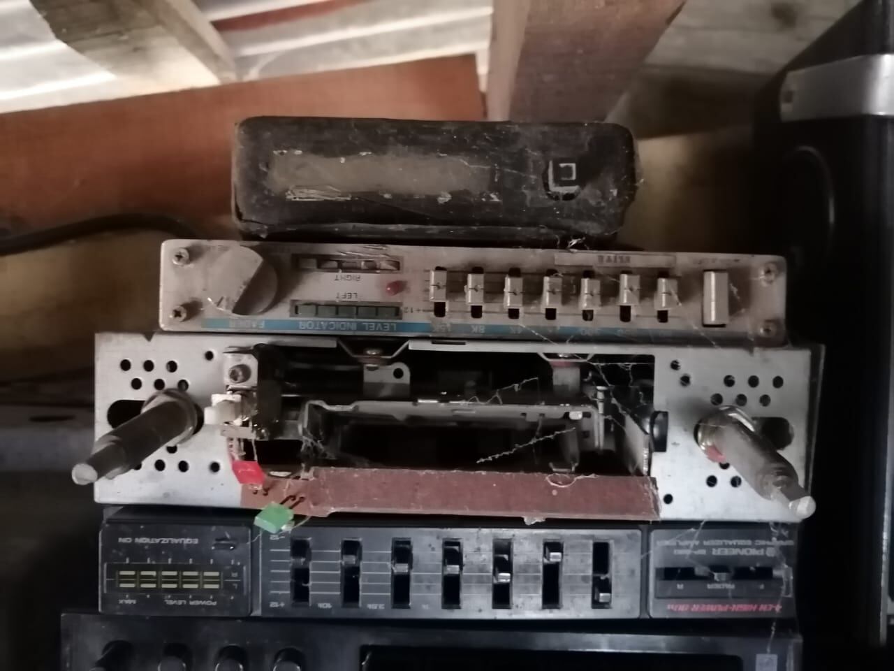 Édgar Cartín Rivera, El Galán, sufrió un accidente de tránsito en 1986, en el cruce de la  muerte en Taras de Cartago. En la foto lo acompaña Óscar Siles (derecha)