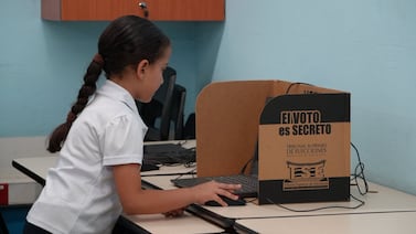 Los pilares de la democracia se fortalecieron con casi un millón de estudiantes votando