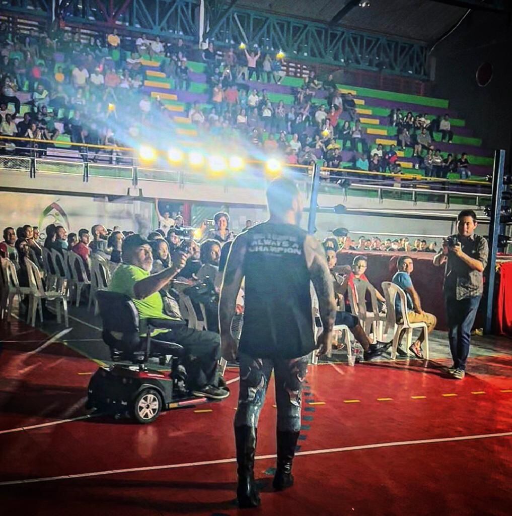 Luis Carlos Monge luchó el año pasando ante más de mil personas en Turrialba. Foto: Cortesía