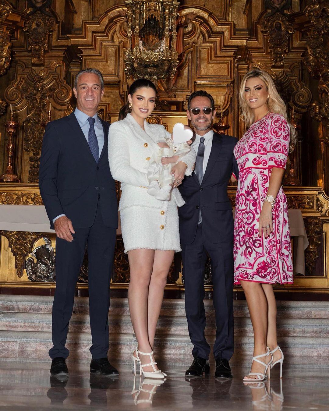 Marc Anthony y Nadia Ferreira en el bautizo de su hijo. Instagram