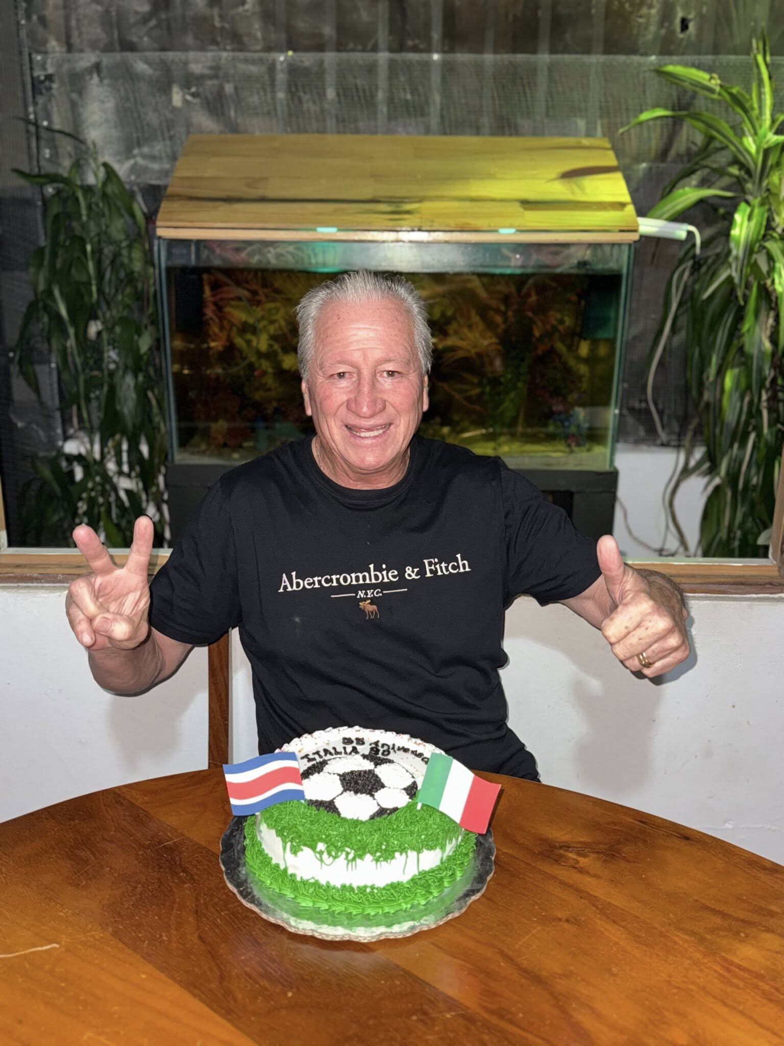 Claudio Jara, Aniversario de Italia 90, queque