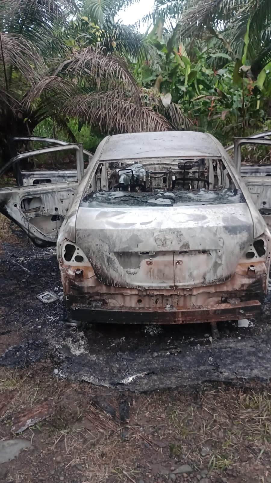 Hallan cadáver dentro de carro quemado en La Palma de La Cuesta de Corredores, zona sur del país. Foto: Tomado de Colosal Informa