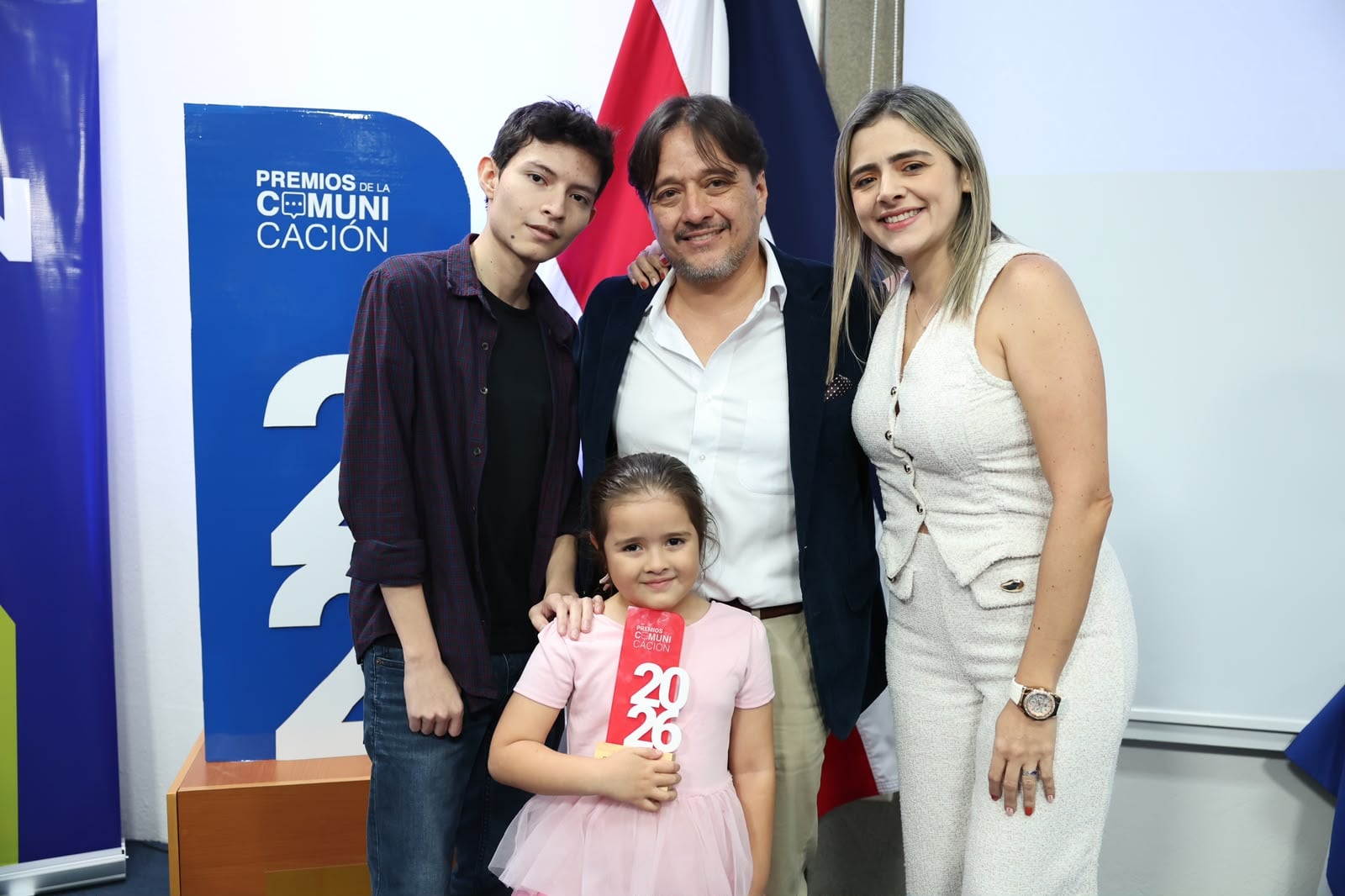 John Durán, con su fotografía “Lo que el fuego no pudo consumir (Esperanza)”, gana el premio Mario Roa 2026.
