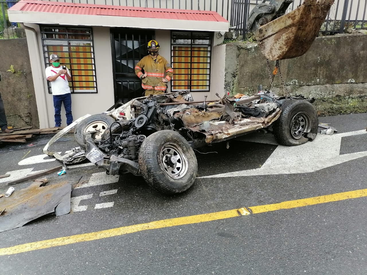 Triple choque deja cuatro fallecidos en Cervantes de Cartago. Foto Keyna Calderón.