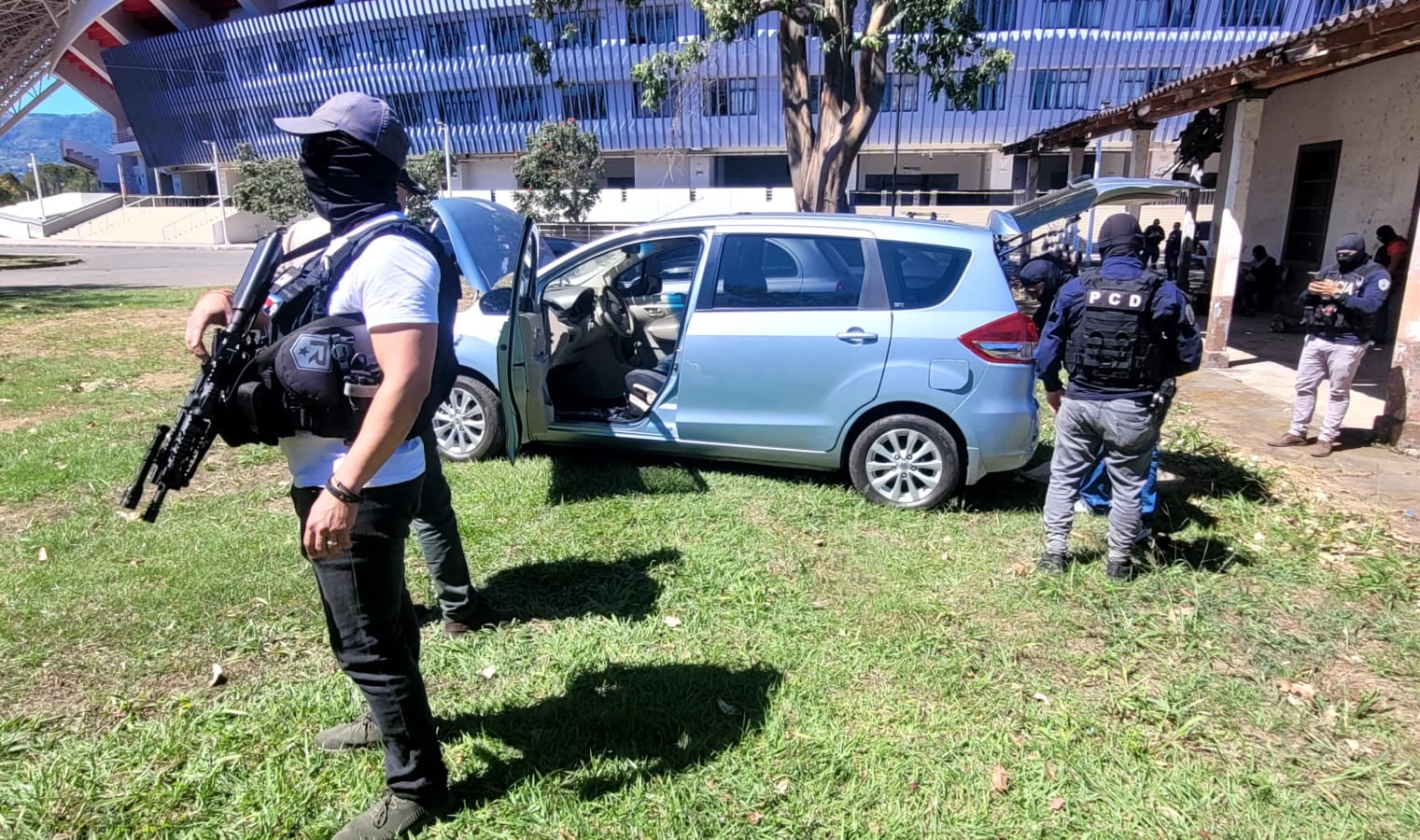 Dos costarricenses y un colombiano figuran entre los detenidos por droga que al parecer pretendían enviar a los Estados Unidos, el decomiso fue en La Uruca, San José. Foto: MSP